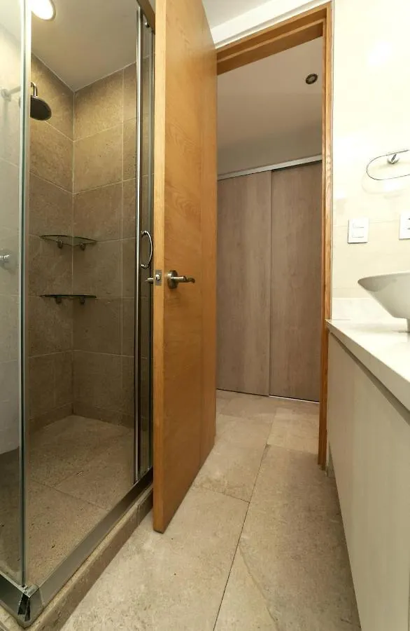 Close To Mamitas Beach, 2 Bedroom For Up To 5 Sleeps And Rooftop Pool! Playa del Carmen Daire