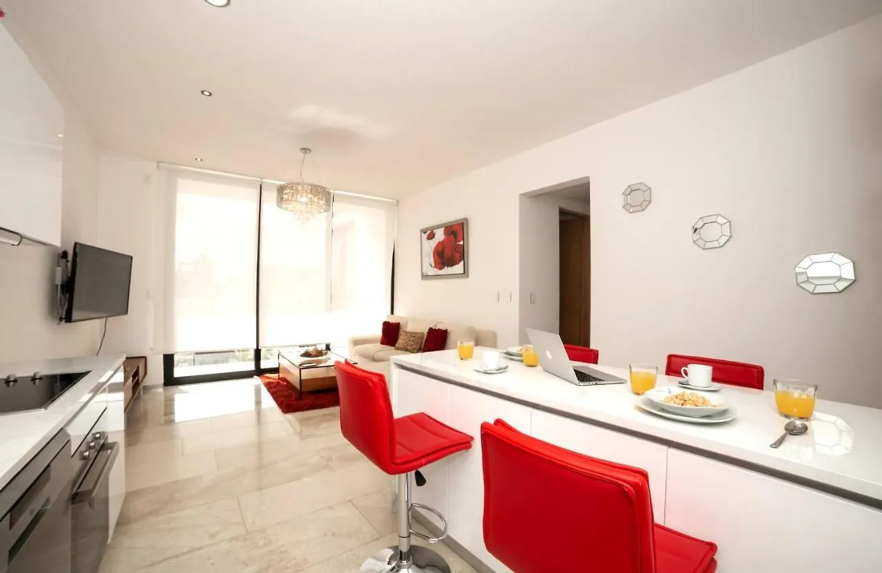 Close To Mamitas Beach, 2 Bedroom For Up To 5 Sleeps And Rooftop Pool! Playa del Carmen Daire